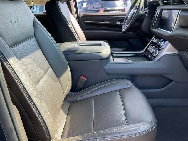 Used 2022 GMC Yukon Denali w/ Denali Premium Package AWD/4WD image 23