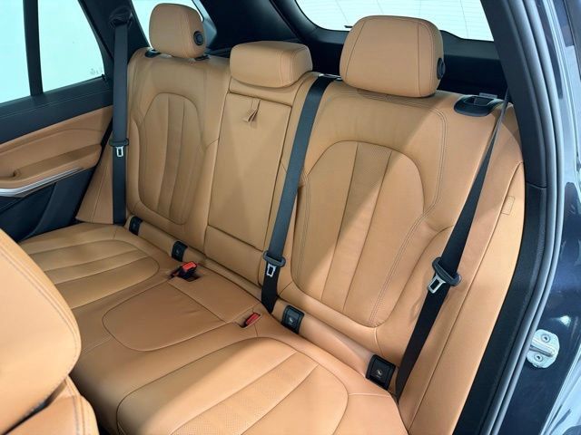 Used 2022 BMW X5 xDrive40i w/ Premium Package AWD/4WD image 16