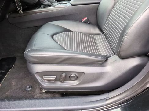 Used 2023 Toyota Camry SE image 12