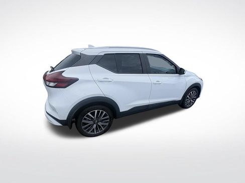 Used 2022 Nissan Kicks SV FWD image 3