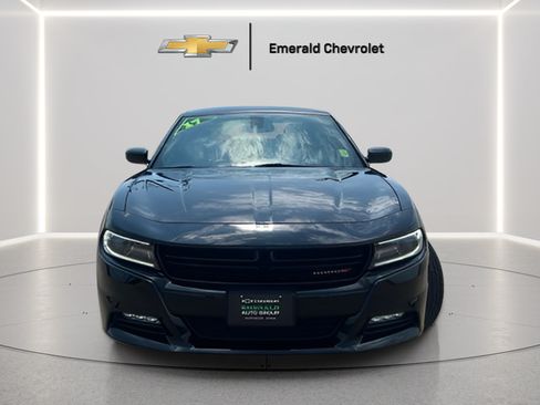 Used 2017 Dodge Charger SXT AWD/4WD image 2
