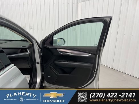 Used 2017 Cadillac XT5 Luxury image 14