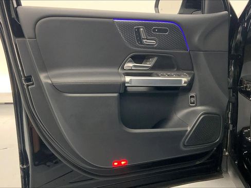 Used 2025 Mercedes-Benz GLB 250 image 19