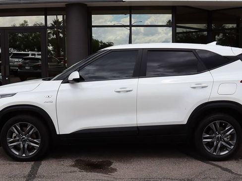 Used 2023 Kia Seltos LX AWD/4WD image 8