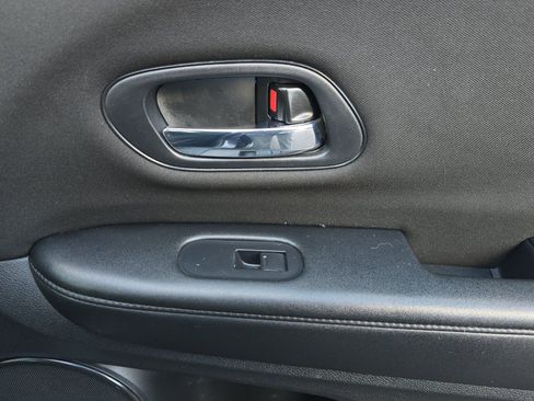 Used 2016 Honda HR-V LX image 22