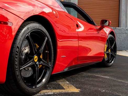 Used 2013 Ferrari 458 Spider RWD image 30