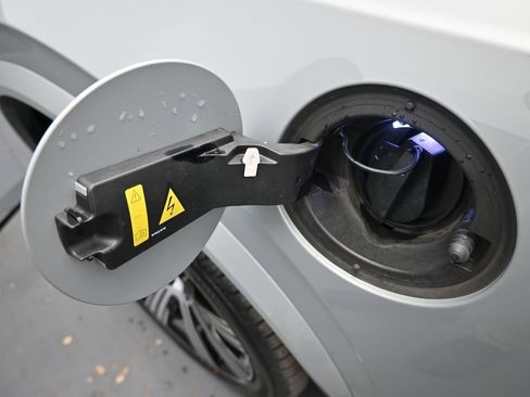 Certified 2024 Volvo XC90 T8 Plus w/ Protection Package Premier image 10