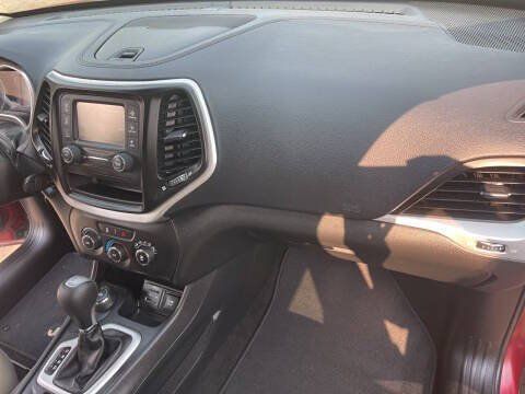Used 2016 Jeep Cherokee Sport AWD/4WD image 5