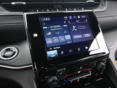 New 2025 Jeep Grand Cherokee Altitude image 34