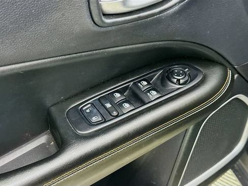 Used 2018 Jeep Compass Latitude FWD image 17