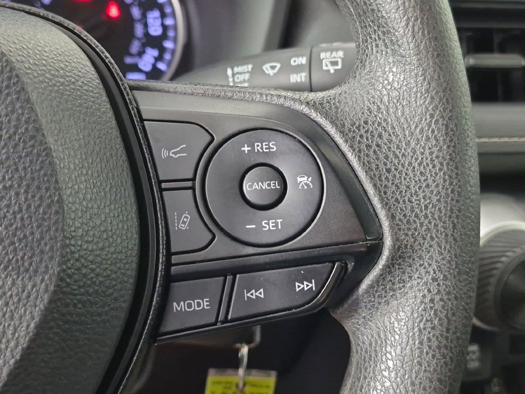 Used 2021 Toyota RAV4 LE FWD image 19