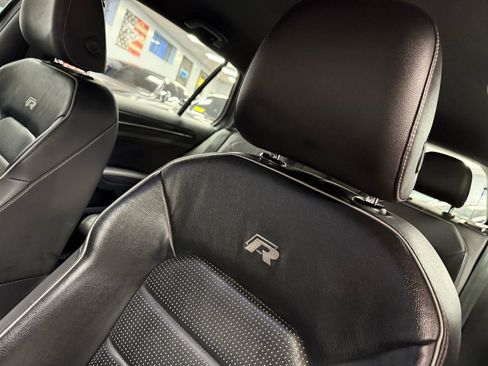 Used 2019 Volkswagen Golf R 4-Door image 34