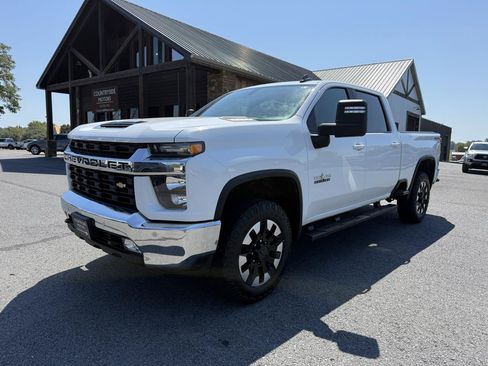 Used 2020 Chevrolet Silverado 2500 LT w/ Texas Edition AWD/4WD image 2
