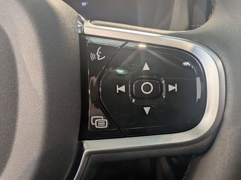 New 2026 Volvo XC60 B5 Ultra w/ Climate Package image 17