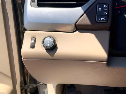 Used 2018 Chevrolet Tahoe LT RWD image 36