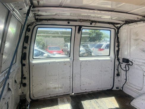 Used 2005 Chevrolet Astro RWD image 22
