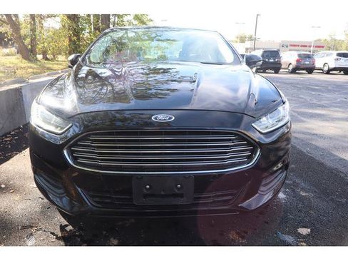 Used 2016 Ford Fusion SE image 3