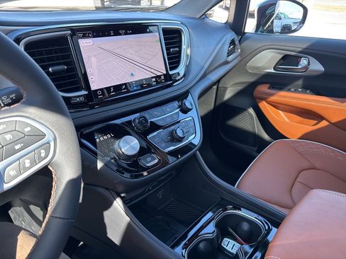New 2026 Chrysler Pacifica Pinnacle image 77