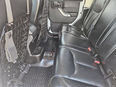 Used 2013 Jeep Wrangler Unlimited Rubicon w/ Connectivity Group AWD/4WD image 28