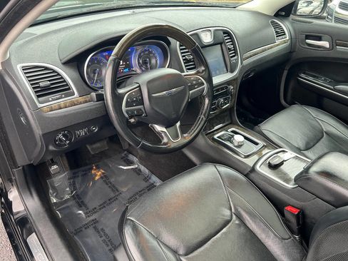 Used 2015 Chrysler 300 C image 18