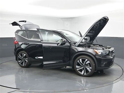 Used 2024 Volvo XC40 B5 Plus w/ Protection Package Premier image 52