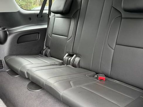 Used 2019 Chevrolet Suburban LT AWD/4WD image 11