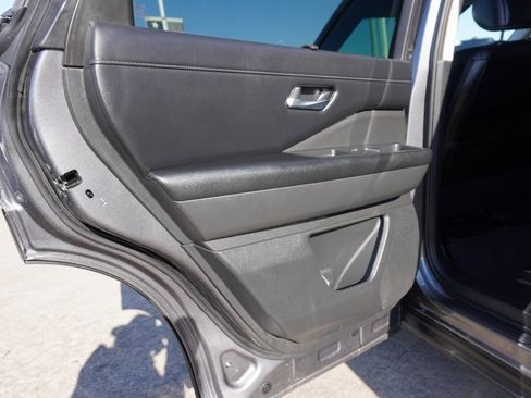 Used 2023 Nissan Pathfinder SL image 16