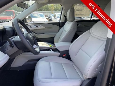 New 2025 Ford Explorer Active w/ Active Comfort Package image 8