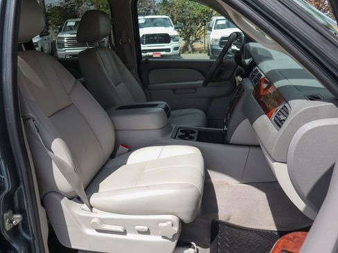 Used 2011 Chevrolet Avalanche LT RWD image 47