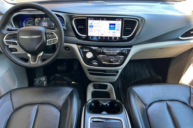 Used 2024 Chrysler Pacifica Limited FWD image 14