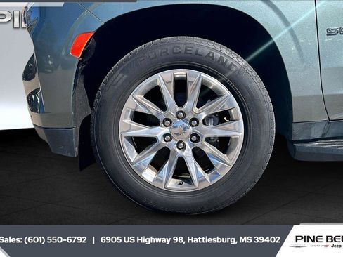 Used 2023 Chevrolet Suburban Premier AWD/4WD image 8