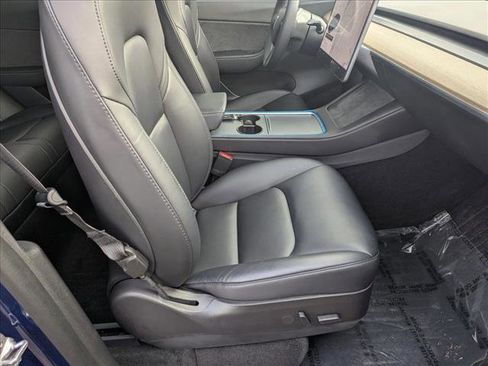 Used 2022 Tesla Model Y Long Range image 19