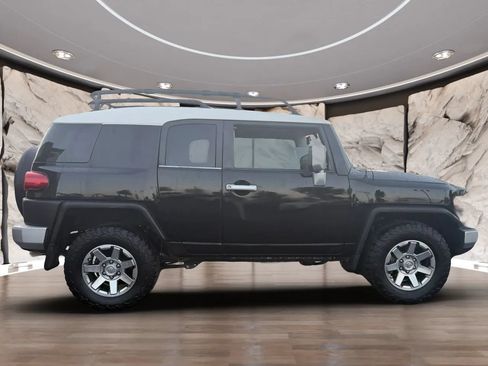 Used 2014 Toyota FJ Cruiser 4WD w/ Upgrade Package image 4