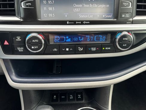 Used 2018 Toyota Highlander XLE image 31