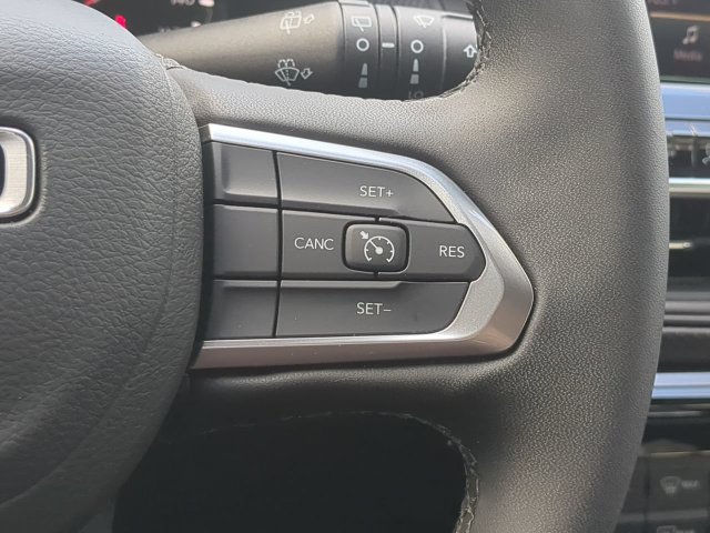 Used 2025 Jeep Compass Latitude w/ Altitude Special Edition AWD/4WD image 29