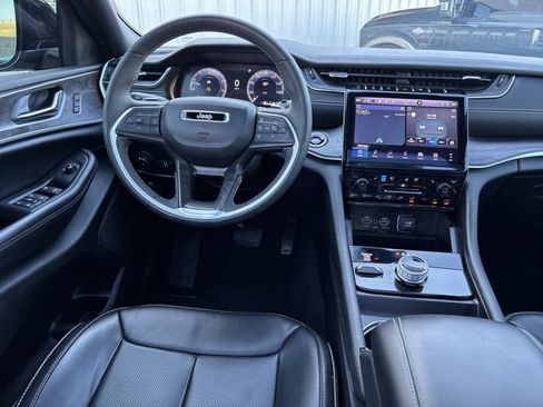 Used 2024 Jeep Grand Cherokee L Limited w/ Luxury Tech Group II image 16