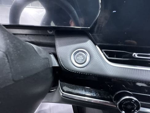 Used 2025 Chevrolet Equinox LT w/ Safety and Technology Package image 17