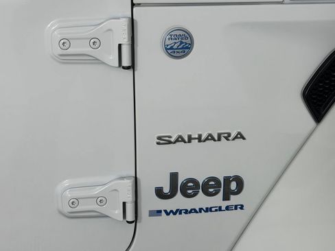 Used 2024 Jeep Wrangler Unlimited Sahara w/ Technology Group AWD/4WD image 15