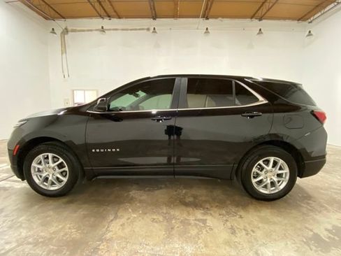 Used 2022 Chevrolet Equinox LT FWD image 2