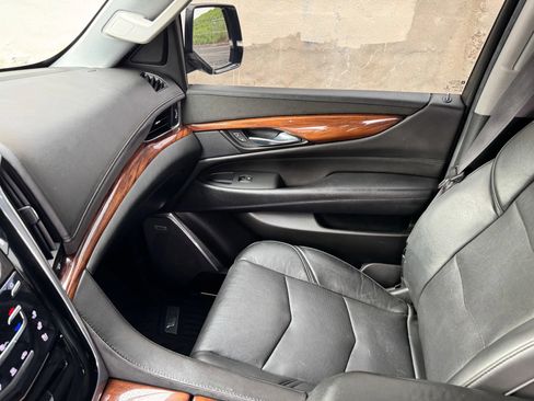 Used 2015 Cadillac Escalade Premium image 22
