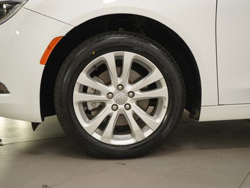 Used 2016 Chrysler 200 Limited w/ Anniversary Edition FWD image 27