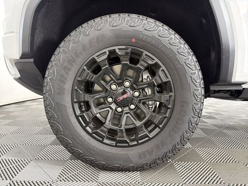 New 2026 GMC Canyon Elevation w/ Convenience Package image 9