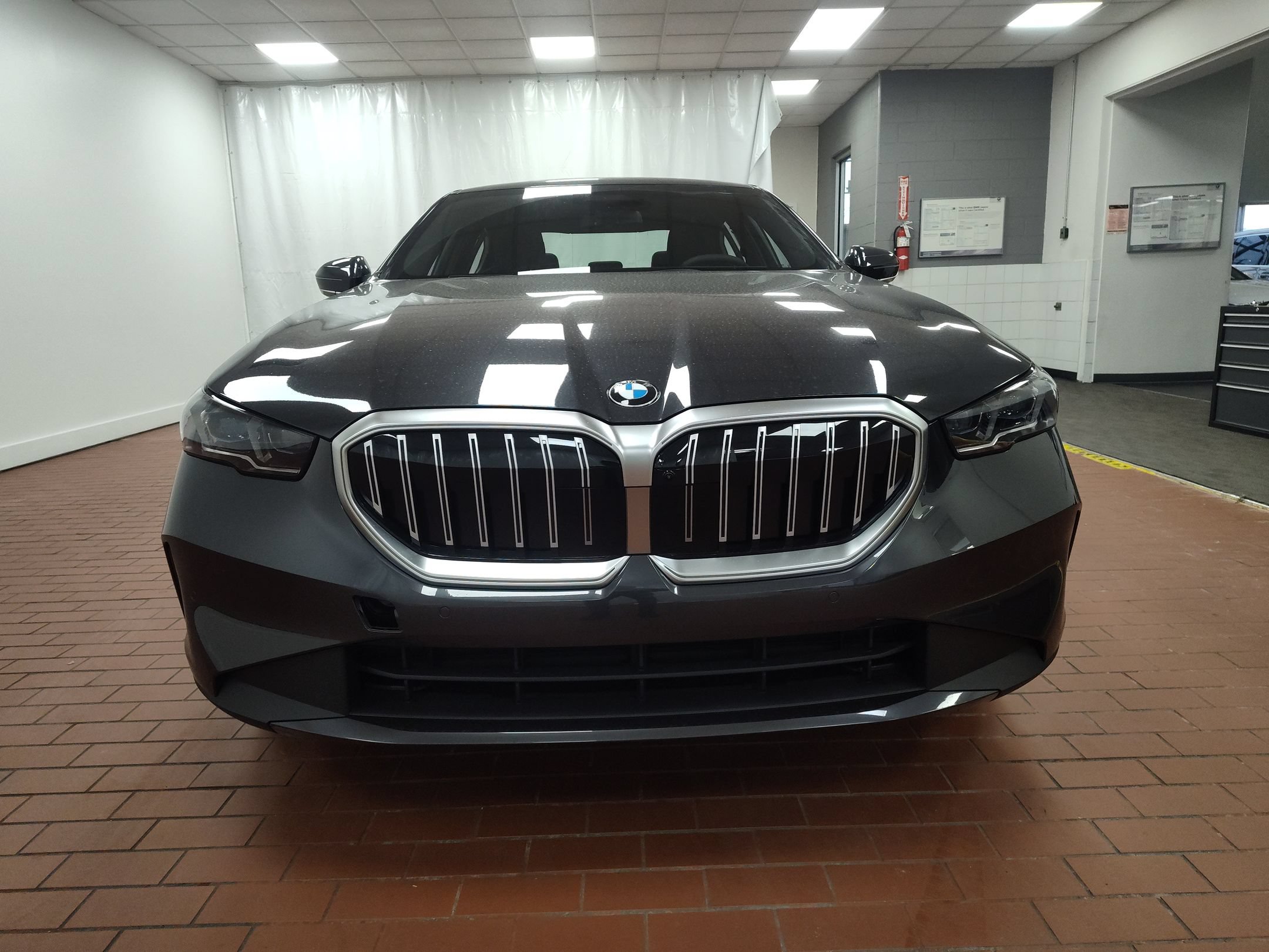 Used 2026 BMW 530i xDrive AWD/4WD image 5