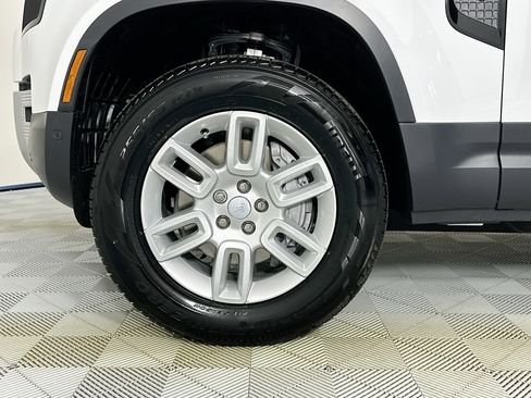 Used 2025 Land Rover Defender 110 S image 9