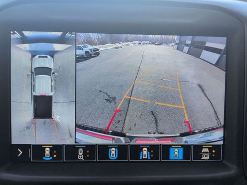 Used 2022 GMC Sierra 2500 AT4 w/ AT4 Preferred Package image 15