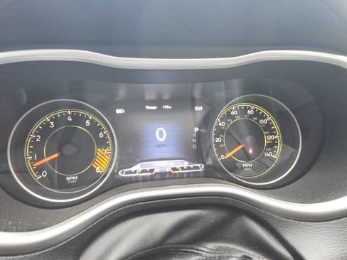 Used 2016 Jeep Cherokee Trailhawk w/ Leather Interior Group AWD/4WD image 11