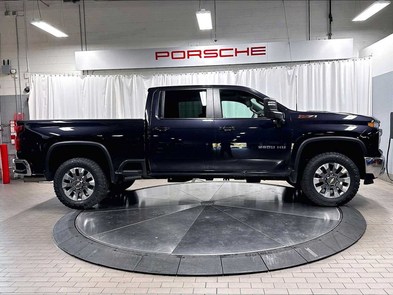Used 2024 Chevrolet Silverado 2500 LT AWD/4WD image 10