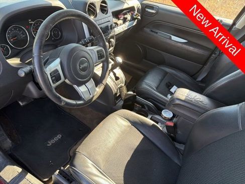 Used 2017 Jeep Compass Latitude image 11