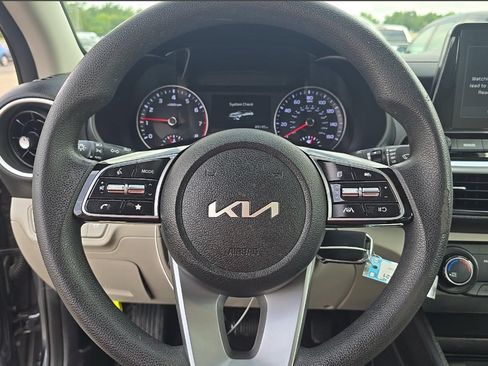 Used 2022 Kia Forte LXS FWD image 12
