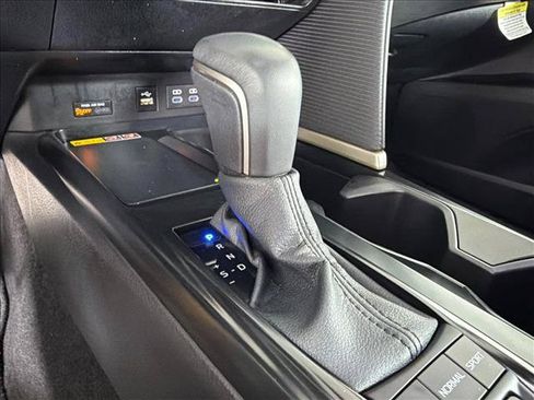 Used 2025 Toyota Camry SE FWD image 30